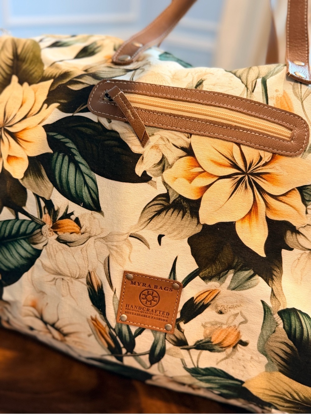 MYRA Lovely Florals Weekender
Bag in Off White NWOT - Picture 6 of 15